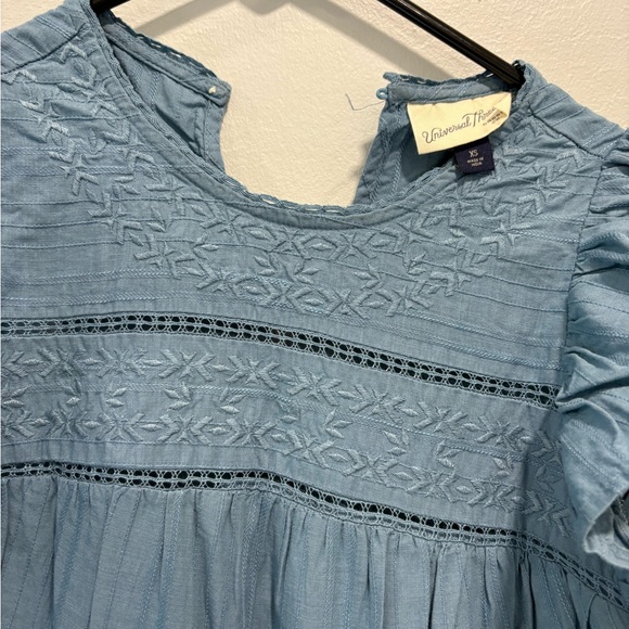 Universal Thread Embroidered Blue Garment - Picture 4 of 9